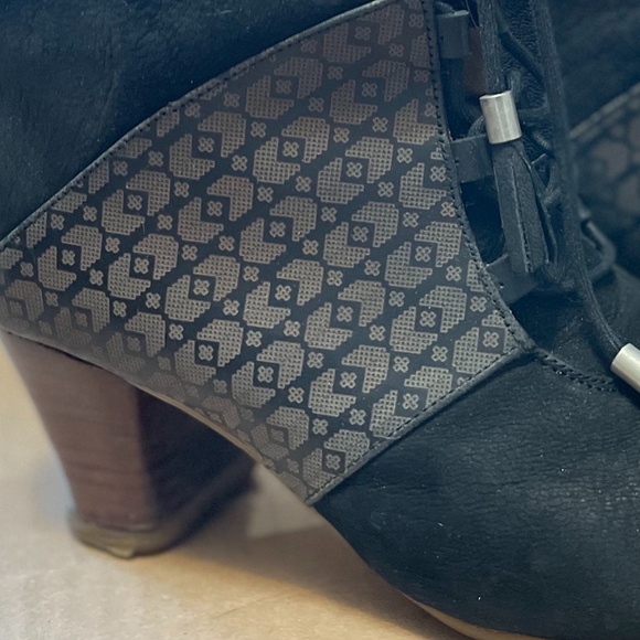 Fluevog lace up boots - Picture 2 of 4